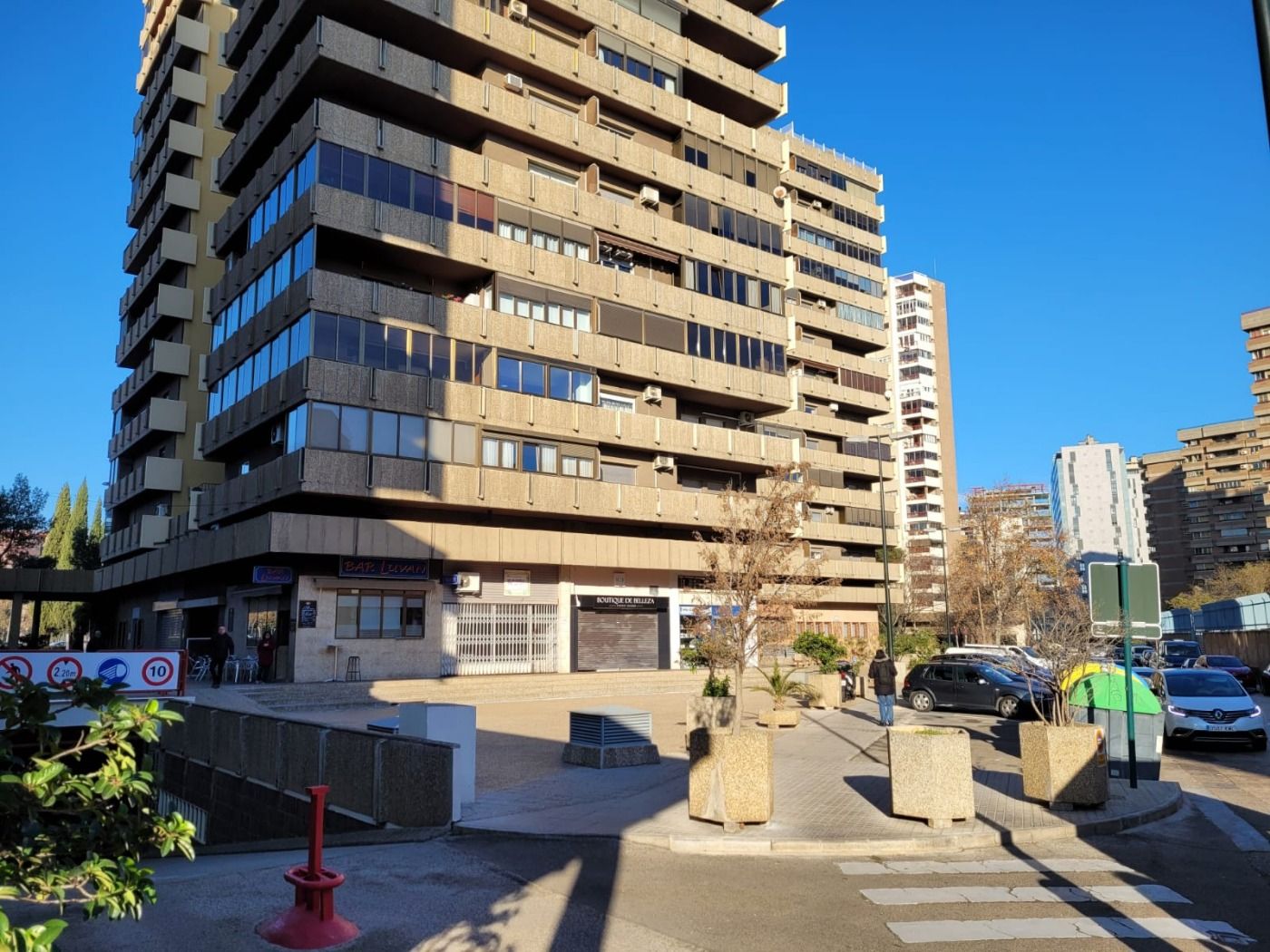 vista alejada del edificio